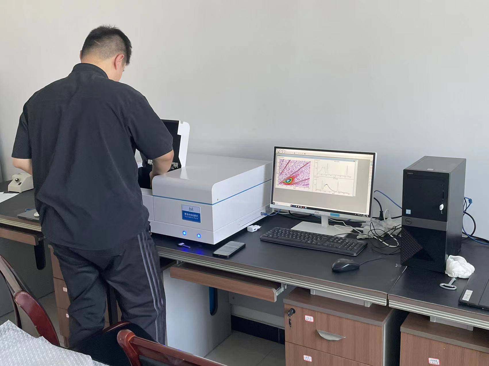 5d916a4e13df563422d02f8e2d989db.jpg 长江水利科学院荧光分光光度计顺利安装调试完成